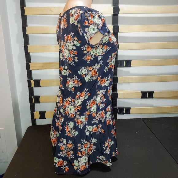 Pins & Needles Floral Dress - Picture 7 of 9